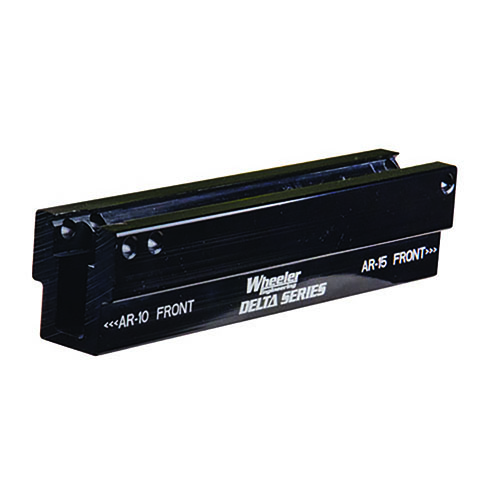 Wheeler Delta Series AR Upper / Pic Rail Vise Block pitää AR-15 ja AR-10 yläosat tukevasti paikoillaan, mahdollistaen helpon asennuksen ja irrotuksen.