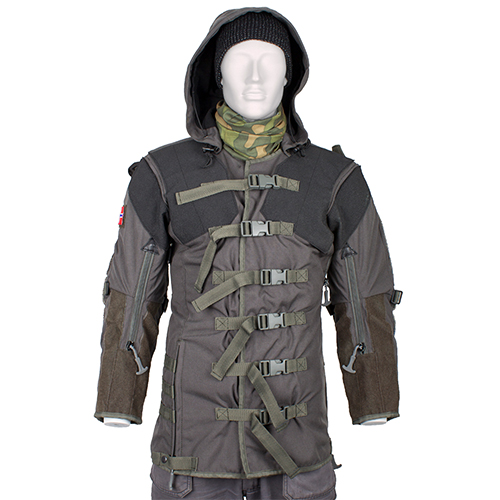 ULFHEDNAR Shooting Jacket PRS tarjoaa säätömahdollisuuksia, tukee ampumapositioita, sisältää Kevlar-vahvikkeita, suuret taskut ja hupun.