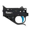 RUGER 1022 Trigger Complete Assembly tarjoaa luotettavaa suorituskykyä, musta kotelo, pitkä patruunankotelo ja sininen trigger shoe, vetopaino 2,75 lb ei säädettävissä.