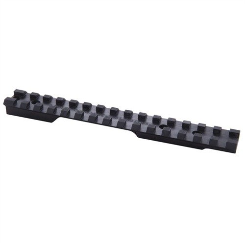 Badger Ordnancen Remington Short Action Scope Rail on kestävä teräspohja, jossa on eteenpäin kallistus, joka mahdollistaa pitkän matkan laukaukset ilman korkeussäätöongelmia.