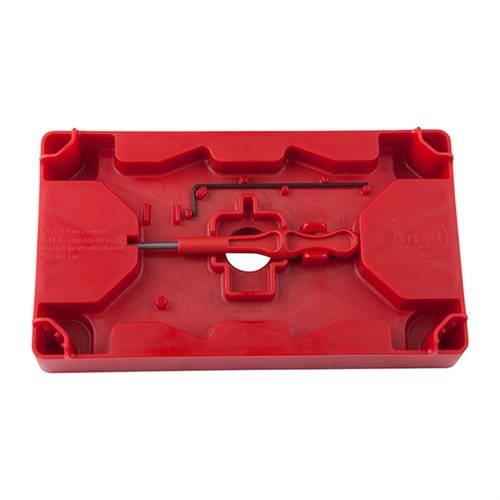 POLYMER ARMORER'S BLOCK & TOOLING PLATE tarjoaa tukevan alustan polymerikehyksille, helpottaa osien vaihtoa ja estää vaurioita työskentelyn aikana.