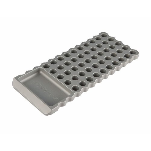 AREA 419 Billet Anodized Loading Block tarjoaa 50 paikkaa 308, Magnum tai Lapua -patruunoille, liukumattomat kumipohjat ja syvät reiät vakauden takaamiseksi.