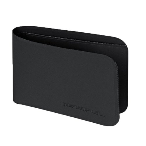 Magpul DAKA Bifold Wallet on kestävä, ohut ja tilava lompakko, joka suojaa käteistä ja kortteja ilman ylimääräistä painoa. Valmistettu USA:ssa.
