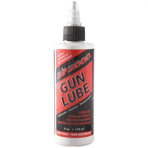 Gun Lube on monipuolinen synteettinen voiteluaine, joka puhdistaa, voitelee ja suojaa aseita, vähentää puhdistustarvetta ja ei houkuttele pölyä.