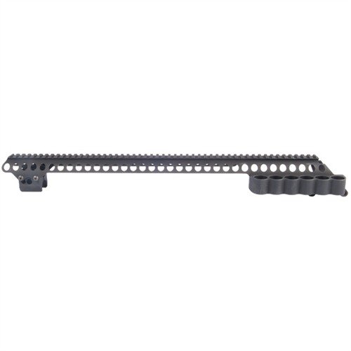 Mesa Tactical Sureshell Carrier ja 20" Rail Remington 870: 6 12-gauge patruunan säilytys, yhteensopivat optiikat ja runsaasti kiinnitysvaihtoehtoja.