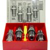4 DIE - DELUXE PISTOL DIE SET sisältää Carbide Full Length Sizing Die, Bullet Seating Die ja Carbide Factory Crimp Die, mikä helpottaa patruunoiden valmistusta.