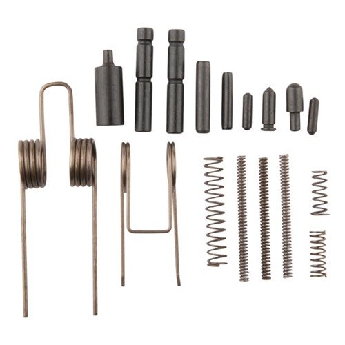 CMMG:n AR-15/M16 LOWER SPRING KIT sisältää 17 olennaista osaa, jotka säästävät aikaa rakennusvaiheessa ja toimivat erinomaisena varaosana kadonneille tai rikkoutuneille osille.