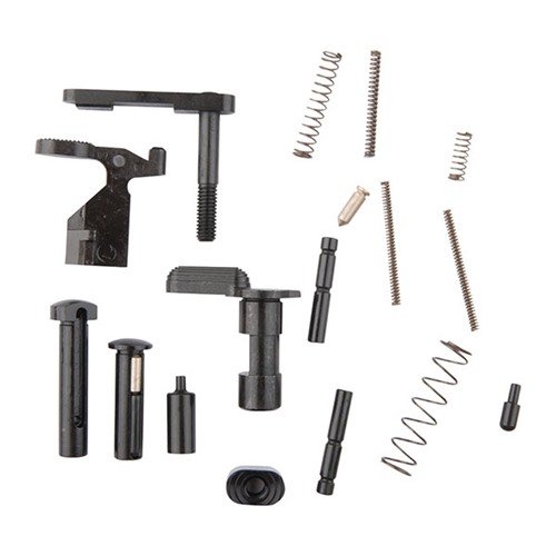 CMMG Lower Parts Gunbuilder's Kit sisältää kaikki tarvittavat osat AR-15 alarungon viimeistelyyn, lukuun ottamatta liipaisinta, kahvaa ja liipaisinsuojaa.