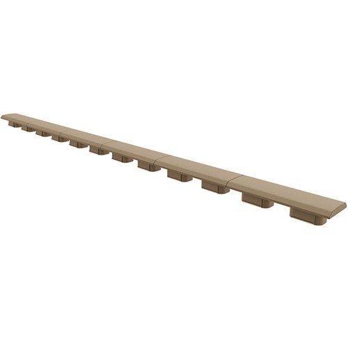 MAGPUL M-LOK Type 1 Rail Covers ovat kevyitä ja matalaprofiilisia, jotka tarjoavat paremman pidon ja voidaan räätälöidä pituuden mukaan. Pakkaus sisältää kaksi paneelia.