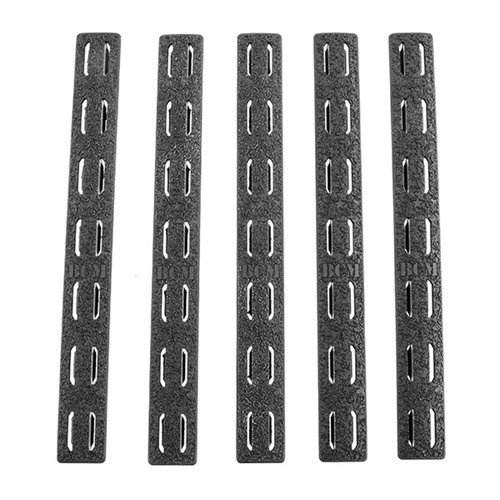 AR-15 KEYMOD RAIL PANEL KIT tarjoaa liukumatonta pintaa, viilentävää ilmanvaihtoa ja on muokattavissa. Mukana viisi paneelia, jotka sopivat kaikkiin KeyMod-kiinnityksiin.