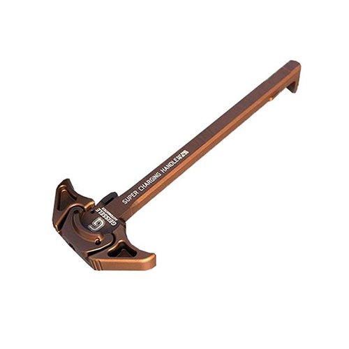 Geissele Super Charging Handle on ambidextrous ja valmistettu kestävästä 7075-T6-alumiinista, saatavilla mustana tai DDC-värinä.