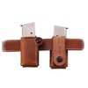 SINGLE MAGAZINE CARRIER on ainutlaatuinen wrap-around-muotoilu, joka kiinnitetään vyöhön, ja se on valmistettu premium saddle leatherista. Sopii vyöhön, jonka leveys on enintään 1 3/4".