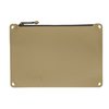 Magpul DAKA Large Pouch FDE on kestävä, vedenkestävä ja organisoiva pussi, joka sopii työkaluille, ammuksille ja elektroniikkatarvikkeille ulkoiluun.