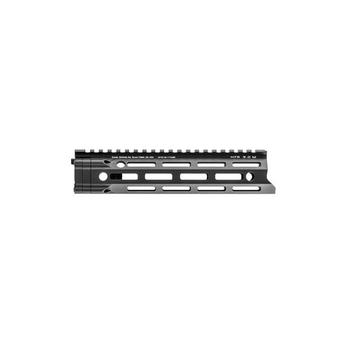 Daniel Defensein MFR XS M-LOK -käsikahva tarjoaa erinomaisen painonsäästön, ergonomian ja useita M-LOK kiinnityspisteitä, jotka helpottavat aseesi hallintaa.