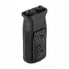 Daniel Defensein M-LOK Vertical Grip tarjoaa mukautuvan, kumipinnoitteen, joka takaa erinomaisen pidon kaikissa sääolosuhteissa. Yhteensopiva M-LOK-rautojen kanssa.