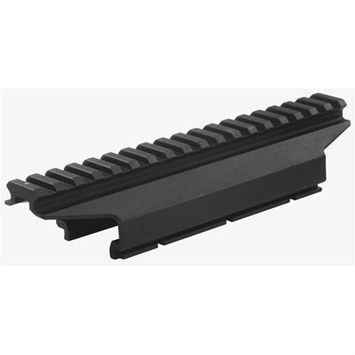 Magpul Pro 700 Night Vision Mount tarjoaa tukevan ja helposti asennettavan kiinnitysjärjestelmän, joka on yhteensopiva useiden yövision laitteiden kanssa.
