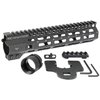 Midwest Industries Combat M-LOK Rail Handguard tarjoaa täysin vapaan muotoilun, seitsemän M-LOK kiinnityspistettä ja jatkuvan Picatinny-raudan optiikoille.