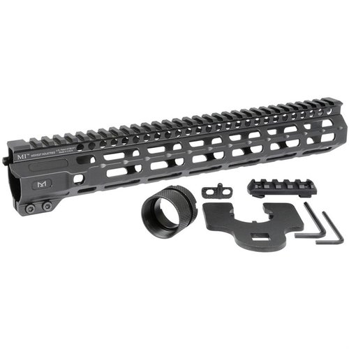Midwest Industries Combat M-LOK Rail Handguard on AR-15 tarjoaa vapaasti kelluvan muotoilun, seitsemän M-LOK-kiinnityskohtaa ja jatkuvan Picatinny-raudan.
