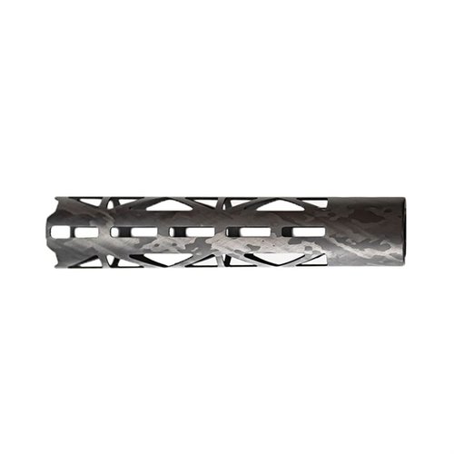 Battle Arms Developmentin 10" hiilikuituhandguard M-LOK vähentää tehokkaasti lämpöä, on kevyt (5.2 oz) ja tarjoaa erinomaisen käsittelyn kuumalla AR-15:llä.