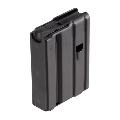 .450 Bushmaster -kiväärille suunniteltu D&H Industriesin 4-laukkuinen teräsmagazini mustalla pinnalla, kestävä ja luotettava lisävaruste.