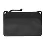 Magpul DAKA Medium Window Pouch on kestävä, vedenkestävä ja liukumatonta polymerikangasta, jossa on läpinäkyvä ikkuna ja YKK AquaGuard® vetoketju.
