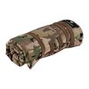 Crosstac Recon Shooting Mat on kevyt, kompakti ja kestävä, sisältää bipod-tuen ja grommetit, mahdollistaen helpon kuljetuksen ja käytön kenttäolosuhteissa.