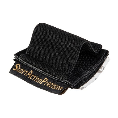 .22 Magazine Holder tarjoaa nopean ja helpon pääsyn ylimääräisiin .22 patruunatelineisiin, kiinnittyy Velcro-nauhalla ja sopii useille 10 laukauksen magneille.