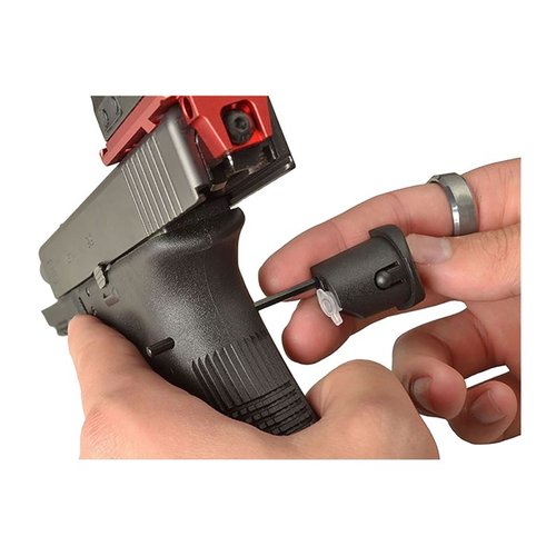 Strike Industriesin Grip Plug Tool Glock-pistooleille yhdistää kätevän työkalun ja magasiinirampin, sisältäen teräksisen lyöntityökalun ja öljysäiliön.