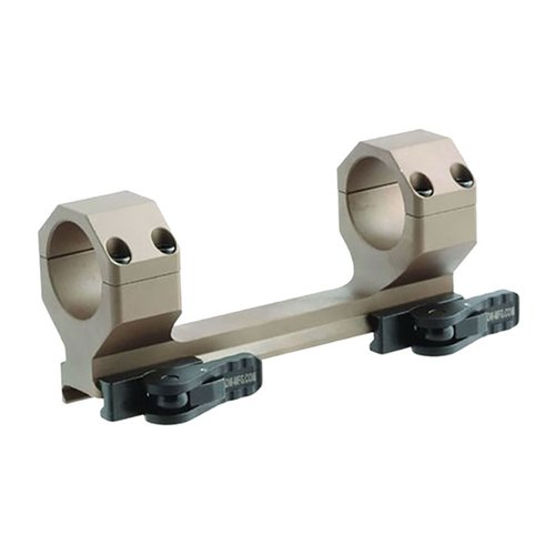 American Defense Delta Scope Mount on valmistettu kevyestä 6061-T6 alumiinista, tarjoaa tukevan kiinnityksen AR-15 optiikalle ilman erikoistyökaluja.