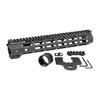 MIDWEST INDUSTRIES Combat M-LOK Rail Handguard tarjoaa monipuoliset M-LOK kiinnityspisteet, jatkuvan Picatinny-railin ja nopean irrotuksen sling-soketille.