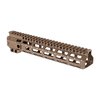 Midwest Industries Combat M-LOK Rail Handguard tarjoaa täysin vapaasti kelluvan rakenteen, seitsemän M-LOK-kiinnityskohtaa ja jatkuvan Picatinny-raudan.