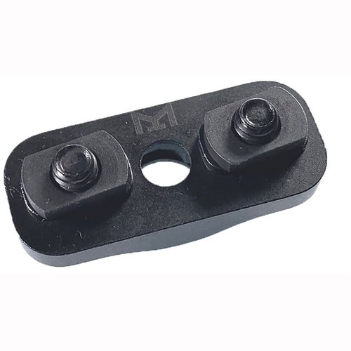 QD SLING SWIVEL M-LOK on kestävä ja matalaprofiilinen 4140 teräksestä valmistettu M-LOK-yhteensopiva sling adapteri, joka tarjoaa erinomaisen lujuuden ja kestävyyden.