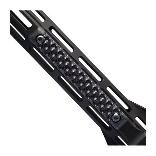 VZ Hydra Rail Panels tarjoavat erinomaisen pidon aaltoilevalla pinnallaan. Ne sopivat 3 M-LOK-kohdistuspaikkaan, leveys 15.35mm ja pituus 120mm.