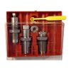 LEE PRECISION PACESETTER 3-DIE SET 220 SWIFT sisältää Full Length Sizing Die, Bullet Seating Die, Factory Crimp Die ja ohjeet, sopii kaikkiin 7/8"-14 latauspainoksiin.