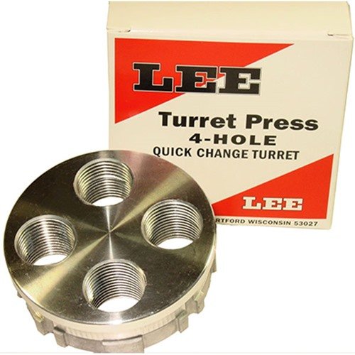Lee Aluminum 4-hole Turret mahdollistaa nopean kaliiperin vaihdon 4-Hole Turret Press ja Classic Turret Press -koneissa, mutta ei sovi Lee Pro 1000:een.