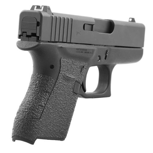 Talon Glock 43 Grip Tape parantaa pistoletin otetta, tarjoaa mukautuvan tekstuurin, peittää tärkeimmät alueet ja on helppo asentaa vahvalla liimalla.