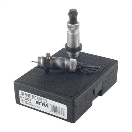 RCBS AR Series Die Set, jossa on Small Base sizing die ja Taper Crimp seating die, tekee lataamisesta helpompaa AR-tyylisille ja puoliautomaattisille aseille.