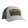 Magpul GO BANG trucker-hattu tarjoaa mukavuutta ja kestävyttä, hengittävän mesh-taustan, säädettävän sulkijan ja tyylikkään brodeeratun logon.