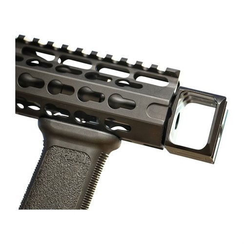 LOUD AND FLASHY 1/2x28 on tehokas ääni- ja salamaefektiä parantava suurikokoinen yksikammioinen vaimennin, joka vähentää rekyyliä ja piipun nousua.