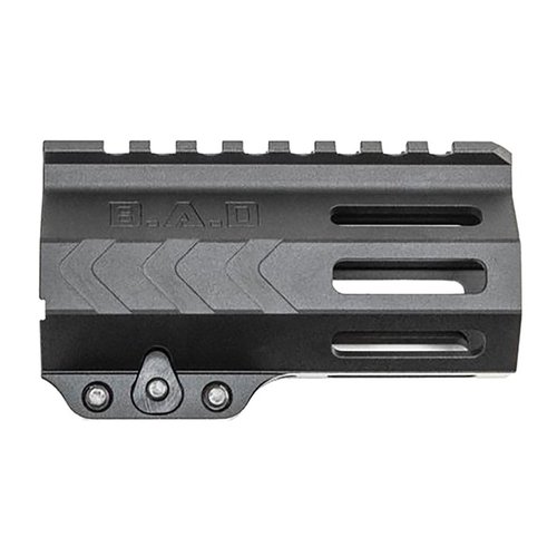 WORKHORSE® M-LOK® käsikahva on kevyt ja ohut vaihtoehto MIL-SPEC karbiineille, tarjoamalla useita kiinnitysmahdollisuuksia ja alumiinista rakennetta.