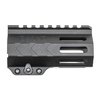 WORKHORSE® M-LOK® käsikahva on kevyt ja ohut vaihtoehto MIL-SPEC karbiineille, tarjoamalla useita kiinnitysmahdollisuuksia ja alumiinista rakennetta.