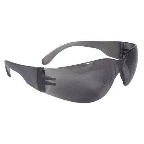 Radians Mirage Glasses Smoke tarjoavat erinomaisen suojan auringolta ja iskuilta, mikä tekee niistä täydelliset ampumiseen ja ulkoiluun.