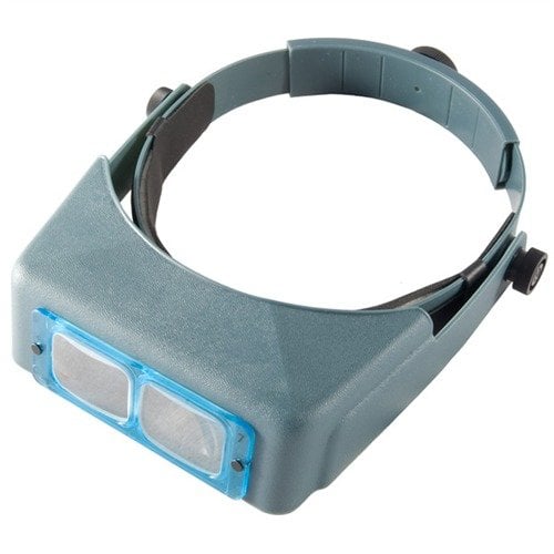 OPTIVISOR No. 7 tarjoaa 2.75X suurennuksen, säädettävän jatkuvan pannan ja mukautuvan muotoilun, joka sopii myös silmälasien päälle. Kevyt ja kestävä.