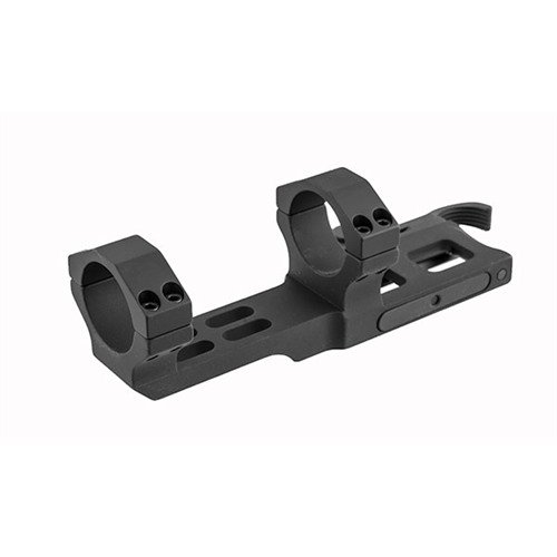 SOCOM II Accucam Quick Detach Scope Mount tarjoaa nopean kiinnityksen, 1/2 MOA tarkkuuden ja 30mm integroidut renkaat, jotka mahdollistavat joustavan silmän etäisyyden säädön.