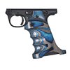 VOLQUARTSENin LAMINATE GRIPS Ruger Mark IV 22/45 tarjoaa mukautuvan otteen thumb restin, heel restin ja finger groovesin avulla, parantaen tarkkuutta ja mukavuutta.
