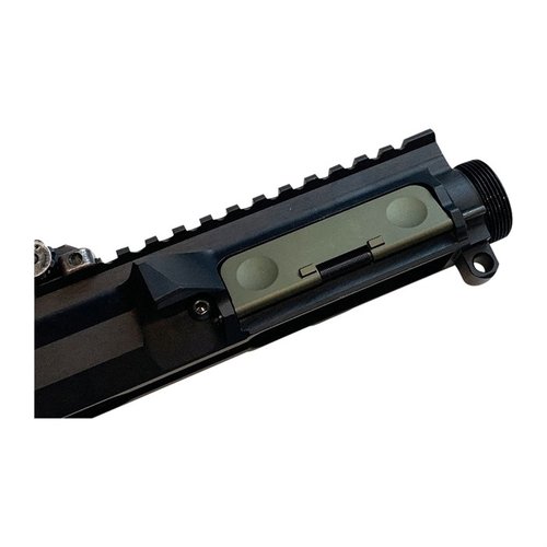 EPC on 7075-alumiinista valmistettu ejection port cover, jossa on käytännölliset ominaisuudet, kuten kaksi tabia ja syvennys, joka parantaa käyttöä.