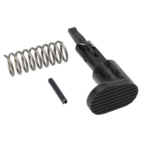Luth-AR teardrop forward assist assembly tuo retro-ilmeen aikaisista M16E1/A1 kiväreistä, helpottaa käyttöä ja sisältää kaikki asennukseen tarvittavat osat.
