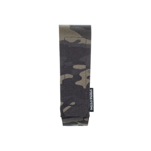 TKO Pouch on matala, MOLLE-yhteensopiva säilytysratkaisu, jossa on säädettävä suljenta ja kestävä Squadron™ kangas, suojaten varusteita naarmuilta.