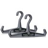 150 lb kantokyvyn omaava HEAVY DUTY VEST HANGER on täydellinen teline taktisten liivien ja levykantajien säilyttämiseen kotona tai lukitussa tilassa.