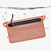 DAKA Waterproof Window Pouch on 100% vedenkestävä, jossa on kestävä YKK-vetoketju, läpinäkyvä ikkuna ja suuret karabiinikiinnityskohtia, täydellinen arvotavaroiden suojaamiseen.